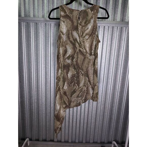 G.I.L.I. NWOT Sleeveless Snake Printed Top Blouse Asymmetric Hem Cognac Women's - Picture 2 of 7
